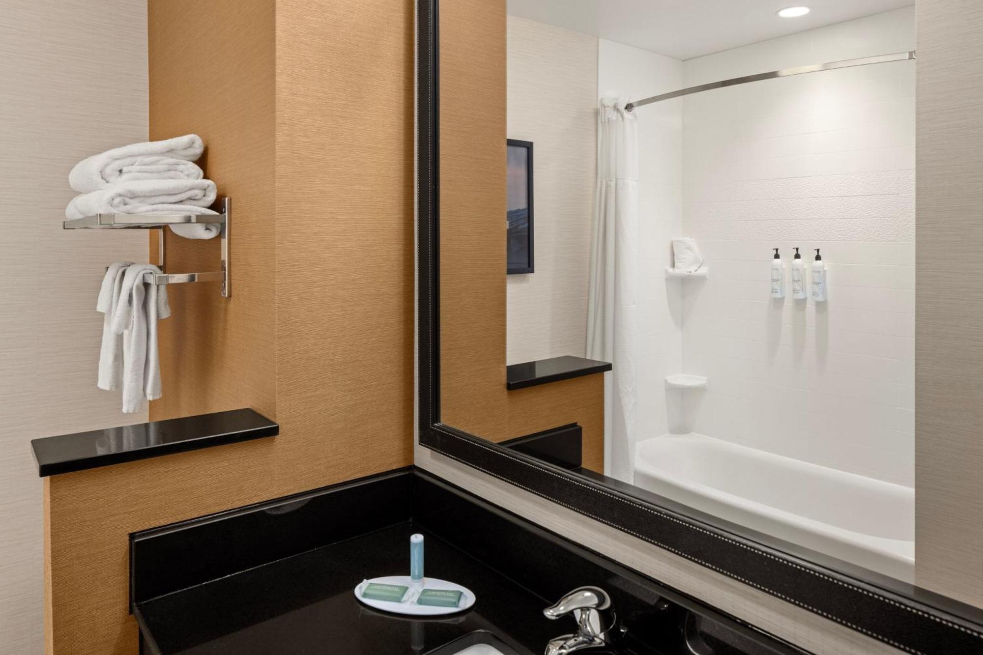 Fairfield Inn & Suites By Marriott Waterloo Cedar Falls Екстер'єр фото