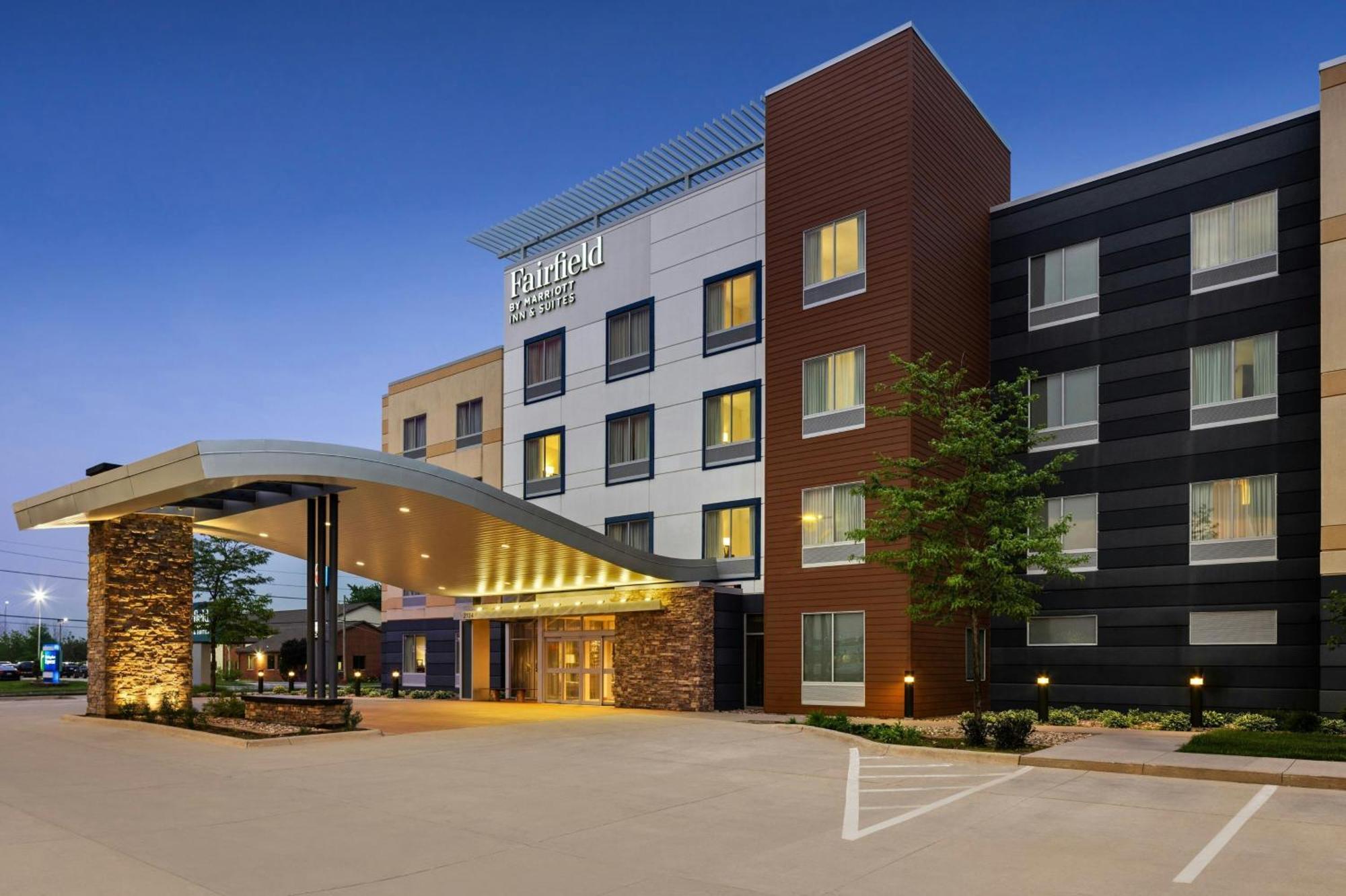 Fairfield Inn & Suites By Marriott Waterloo Cedar Falls Екстер'єр фото